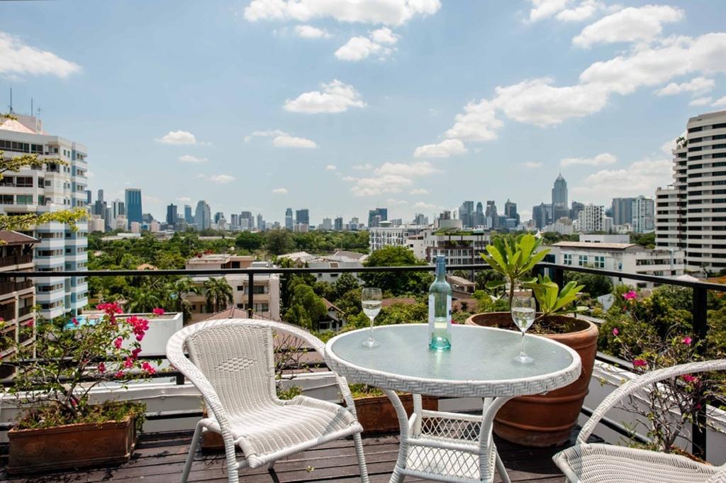 House By The Pond Aparthotel Bangkok Exterior photo