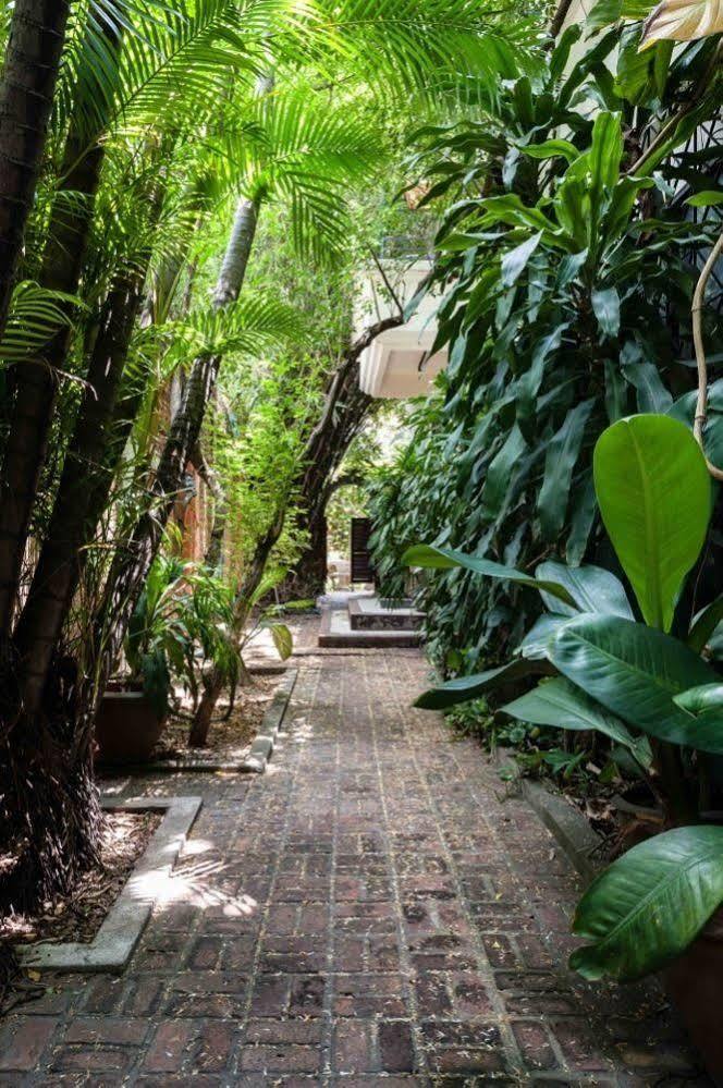 House By The Pond Aparthotel Bangkok Exterior photo